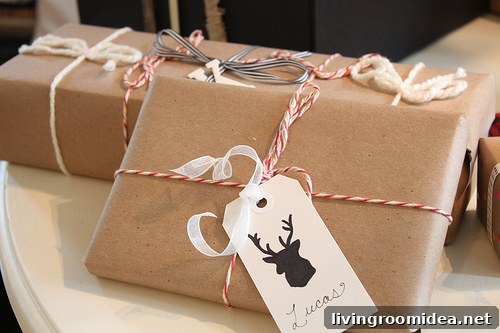 christmas gift wrapping, deer sillhouette tag