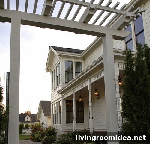 farmhouse style cottage exterior