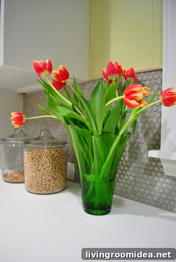 How to Make a Stunning Tulip Bouquet at Home 3 Close-up of tulips leaning outward