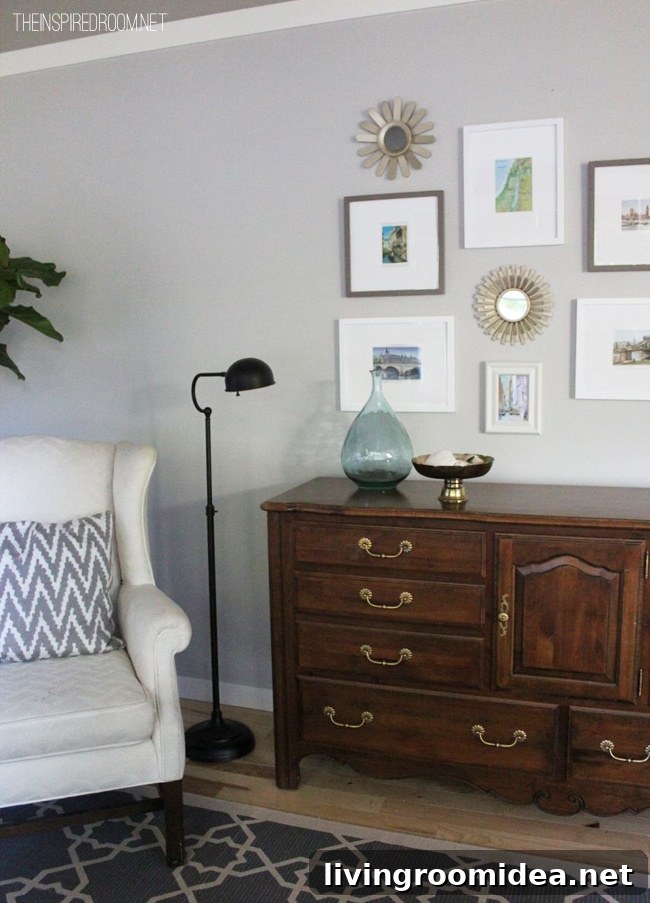Create a Stunning Family Room Gallery Wall: Design Ideas & Tips 5 gallery wall family room