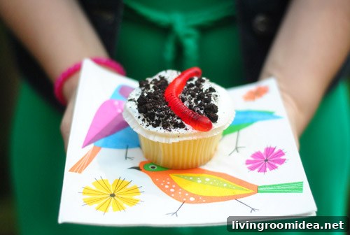 Worm-Themed Birthday Party Ideas and Decorations 14 Dirt cupcakes with gummy worms