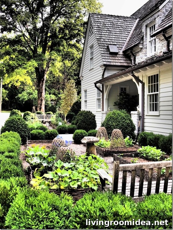 Pea Gravel Patio Ideas and Backyard Inspiration for Your Remodel 4 beautiful yard