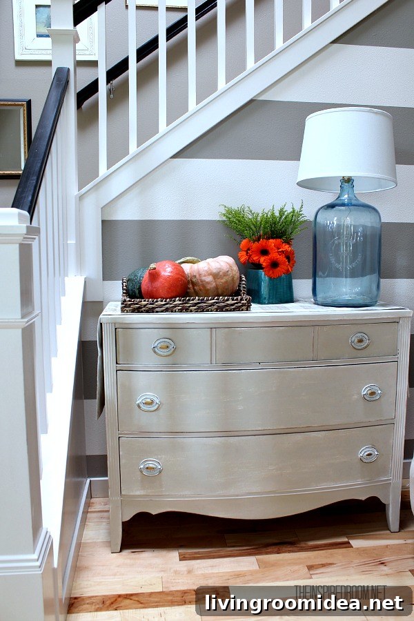 Cozy Fall Entryway Decorating Ideas for a Cheerful Welcome 4 Fall decorating