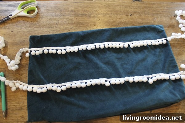 Anthropologie-Inspired Decorative Pillow Guide 5 pillow diy 2