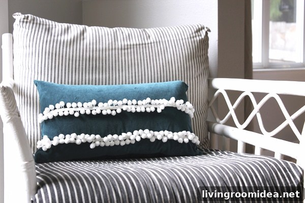 Anthropologie-Inspired Decorative Pillow Guide 8 pompom pillow (2)
