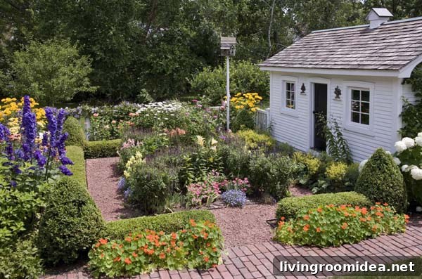 Discover a Secret Cottage Garden: Design Tips and Inspiration 2 Cottage Garden and Garden House Traditional Home