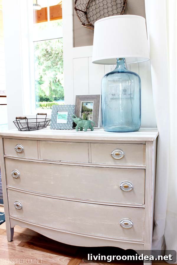 Summer Home Decorating Ideas: Tour Inspiring Seasonal Rooms 16 Decorating for Summer in the Entry