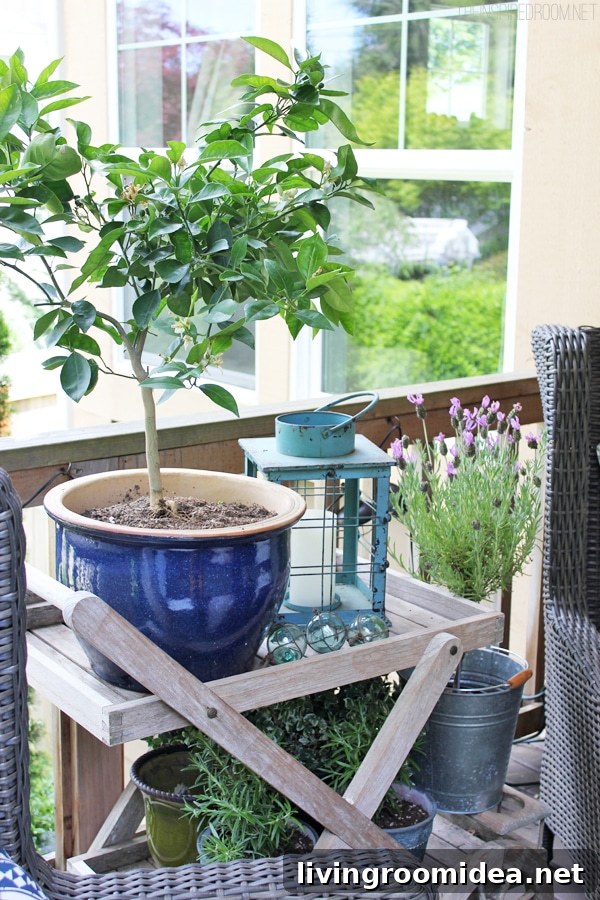 Summer Home Decorating Ideas: Tour Inspiring Seasonal Makeovers 23 Front Porch Tea Cart Planter