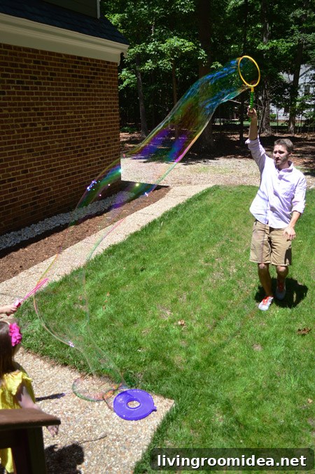 Giant bubble maker