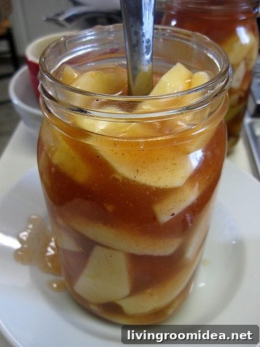 Homemade Apple Pie in a Jar: Charming Hostess Gift Idea 5 pie in a jar