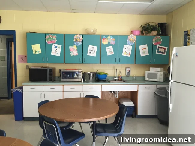 teachers-lounge-before-kitchen-side