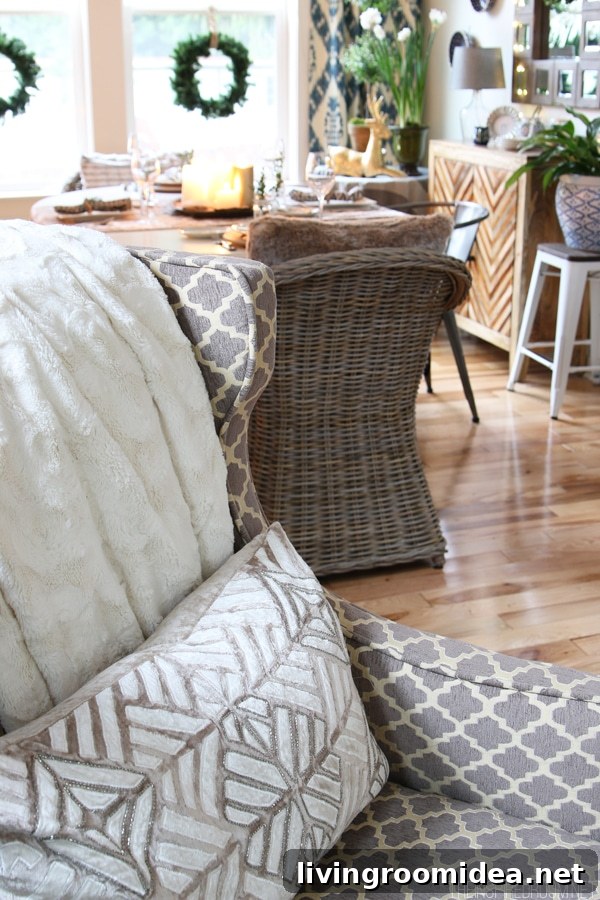 Christmas Home Tour: Festive Decorating Ideas Part 1 21 Christmas Dining Room - Blogger House Tour - The Inspired Room