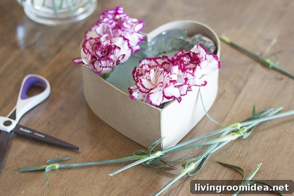 DIY Floral Heart Valentine Gift Idea for Her 12 DIY Floral Heart for Valentines
