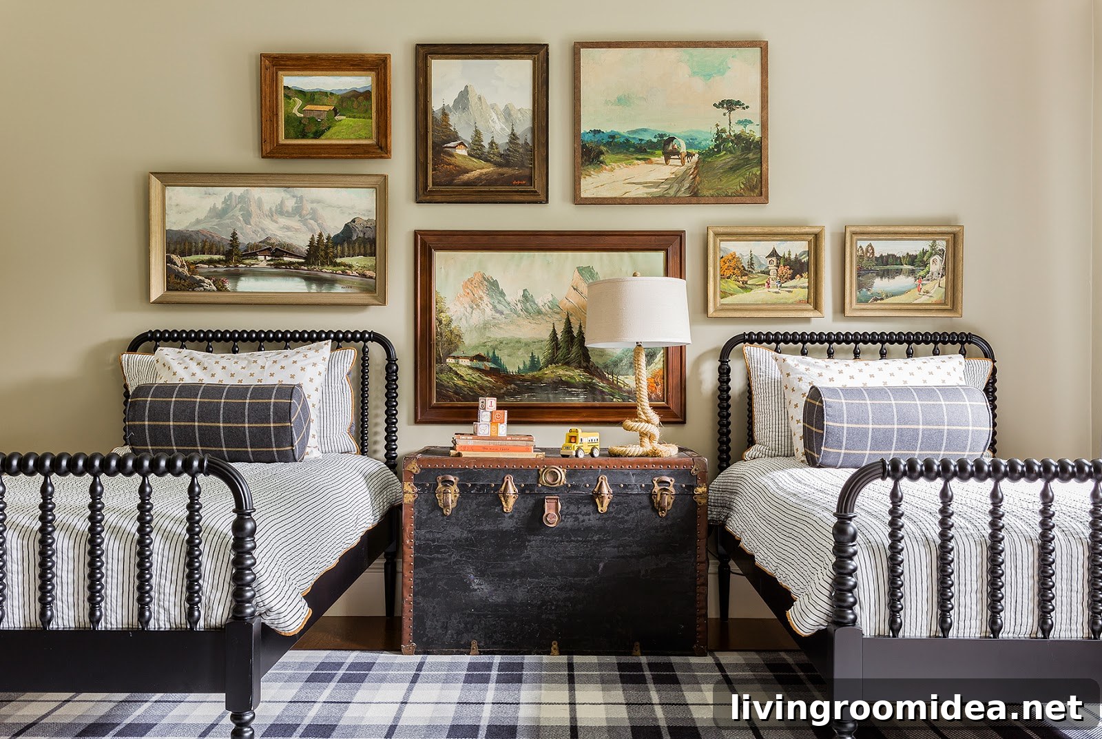 Sabbe Interior Design - Shared Bedroom - Spindle Twin Beds