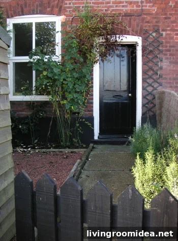 street-view-charming-from-door-english-cottage-garden
