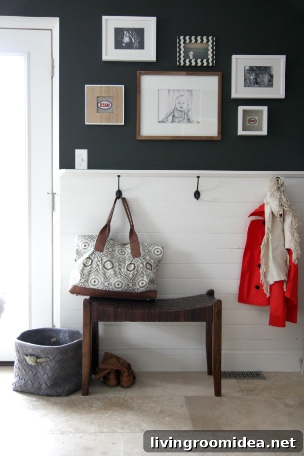 Small Entry with Bench and Hooks