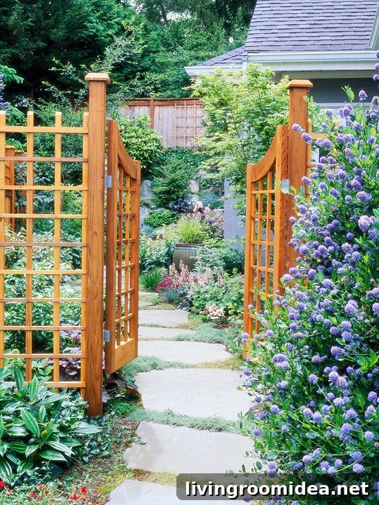 Latticework Curved Two Door Garden Gate - Double Gate