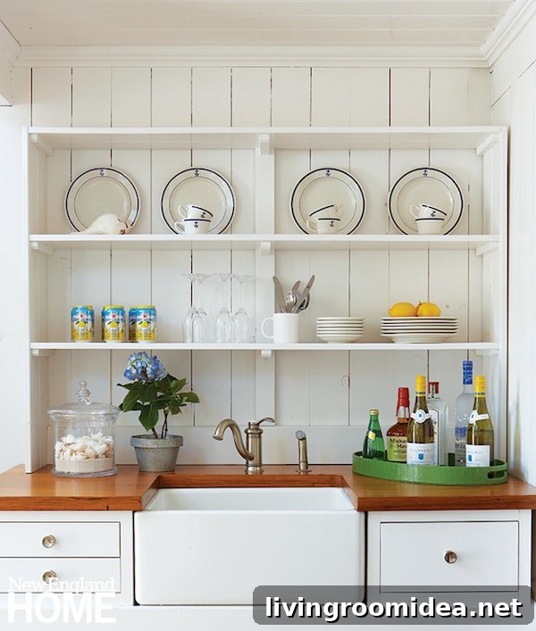 Shingled Martha's Vineyard House — If I Lived Here Tour 7 Edgartown House on Marthas Vineyard - Kitchen - New England Home