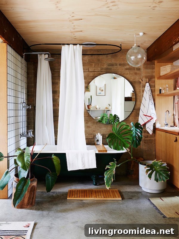 Black Clawfoot Tub - Melbourne home of Alex Kennedy