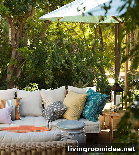 Outdoor Daybed BHG