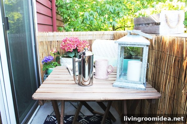 Small Balcony Makeover Ideas for Townhouse Renovations 7 Small balcony decorating - cafe table