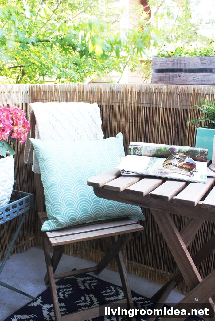 Small balcony decorating