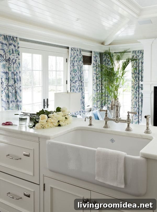 Farmhouse Sinks - Kitchen Design by Tiffany Eastman Interiors. Click through to the post for more inspiration on farmhouse sinks!