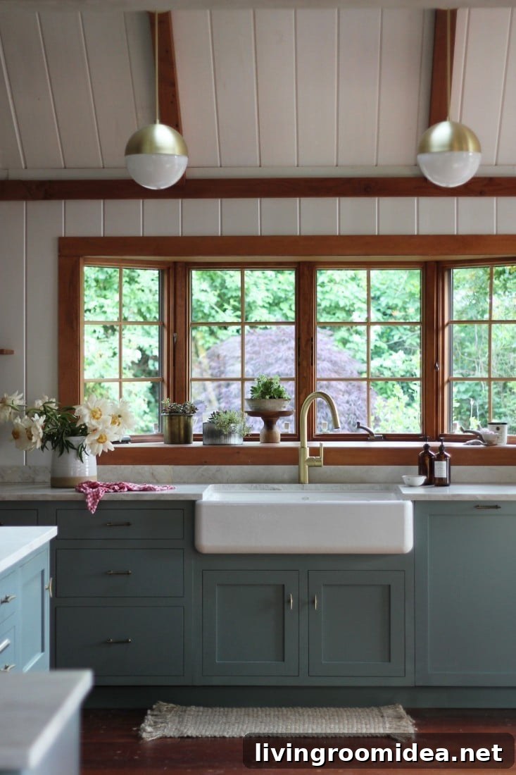 Click through for more Farmhouse Sinks and Kitchen Inspiration! - Kitchen Design by Jersey Ice Cream Co - Riverhead Kitchen