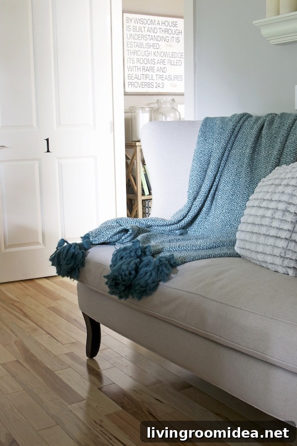 Cozy tassel throw blankets! Sources are in the post